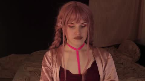 Effie Mur online show from 12.15.24