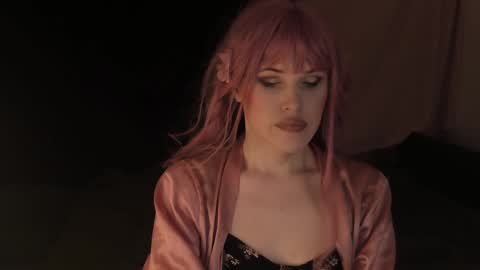 Effie Mur online show from 12.28.24