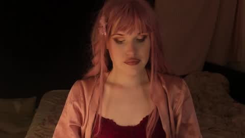 Effie Mur online show from 01.08.25