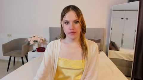 Effie Mur online show from 11.13.25