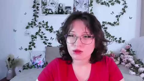 Snapshot of eileenwee chatting on 12.01.24 liasama online show from 12.01.24