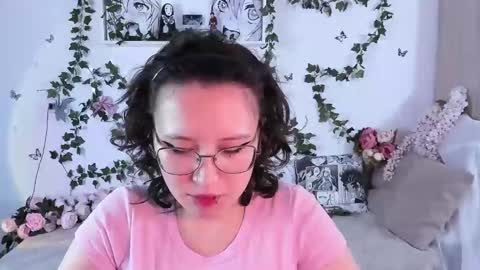 Snapshot of eileenwee chatting on 12.05.24 liasama online show from 12.05.24