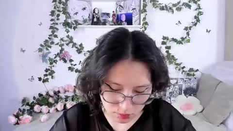 Snapshot of eileenwee chatting on 12.09.24 liasama online show from 12.09.24