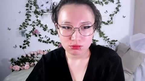 Snapshot of eileenwee chatting on 12.10.24 liasama online show from 12.10.24