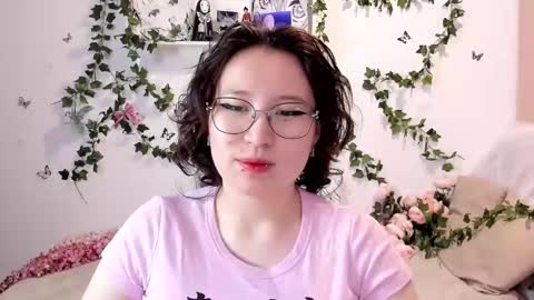 Snapshot of eileenwee chatting on 12.13.24 liasama online show from 12.13.24