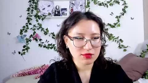 Snapshot of eileenwee chatting on 12.22.24 liasama online show from 12.22.24