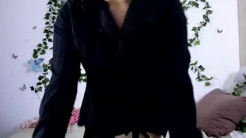 Snapshot of eileenwee chatting on 12.22.24 liasama online show from 12.22.24