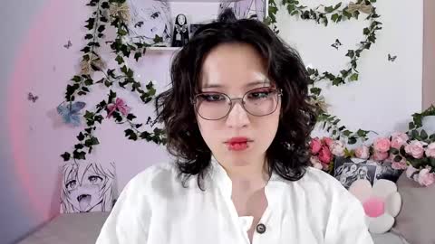 Snapshot of eileenwee chatting on 12.25.24 liasama online show from 12.25.24