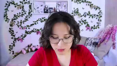 Snapshot of eileenwee chatting on 12.31.24 liasama online show from 12.31.24