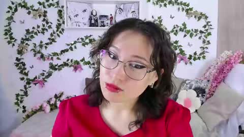 Snapshot of eileenwee chatting on 01.01.25 liasama online show from 01.01.25