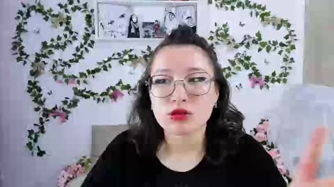 Snapshot of eileenwee chatting on 01.10.25 liasama online show from 01.10.25