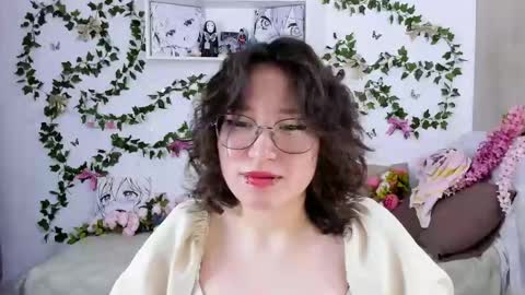 Snapshot of eileenwee chatting on 01.11.25 liasama online show from 01.11.25