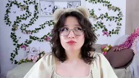 Snapshot of eileenwee chatting on 01.11.25 liasama online show from 01.11.25