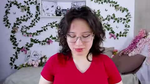 Snapshot of eileenwee chatting on 01.11.25 liasama online show from 01.11.25