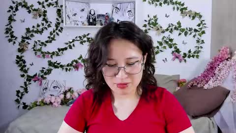 Snapshot of eileenwee chatting on 01.12.25 liasama online show from 01.12.25