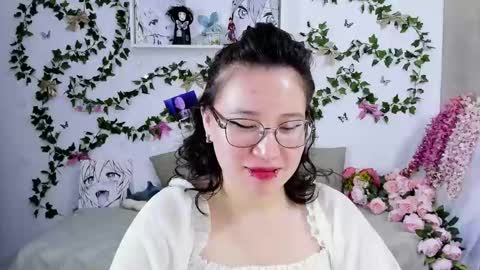 Snapshot of eileenwee chatting on 01.16.25 liasama online show from 01.16.25