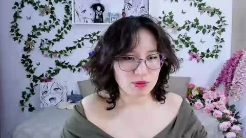 Snapshot of eileenwee chatting on 01.19.25 liasama online show from 01.19.25