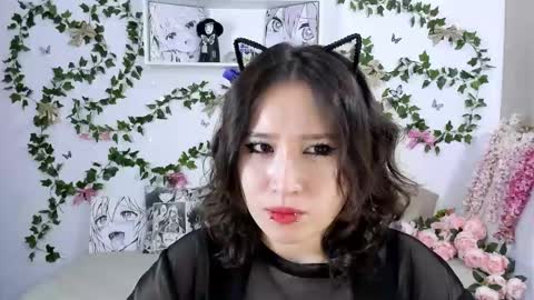 Snapshot of eileenwee chatting on 02.07.25 liasama online show from 02.07.25