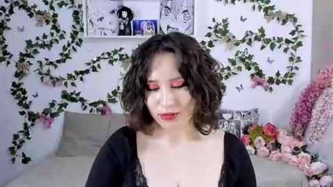 Snapshot of eileenwee chatting on 02.11.25 liasama online show from 02.11.25