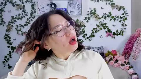 Snapshot of eileenwee chatting on 02.16.25 liasama online show from 02.16.25