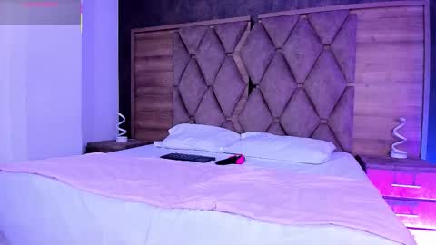 YG COUPLE online show from 12.17.25