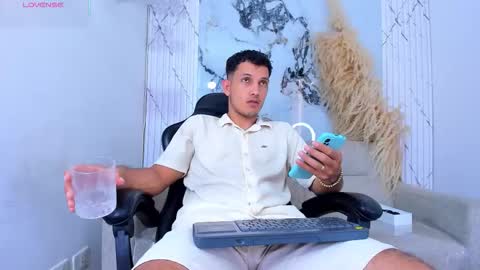 YG COUPLE online show from 03.21.26