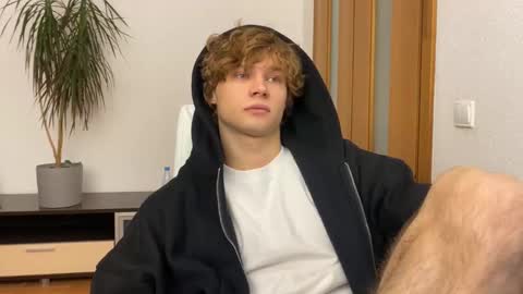 Snapshot of eitanhere chatting on 12.12.24 Eitan online show from 12.12.24