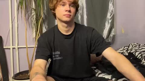 Snapshot of eitanhere chatting on 11.04.25 Eitan online show from 11.04.25