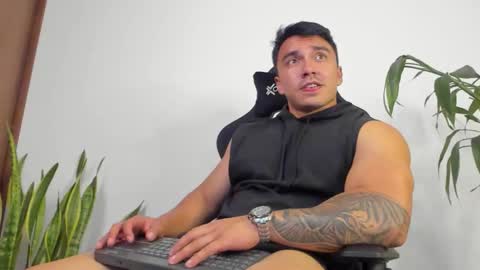 Snapshot of eithanconor1 chatting on 09.24.25 EITHAN CONOR online show from 09.24.25