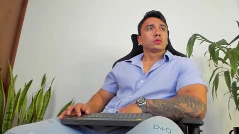 Snapshot of eithanconor1 chatting on 09.25.25 EITHAN CONOR online show from 09.25.25