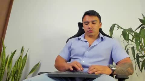 Snapshot of eithanconor1 chatting on 09.26.25 EITHAN CONOR online show from 09.26.25