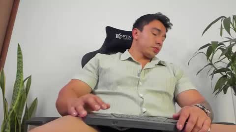 Snapshot of eithanconor1 chatting on 10.10.25 EITHAN CONOR online show from 10.10.25