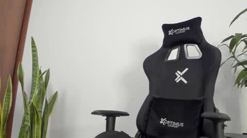 Snapshot of eithanconor1 chatting on 10.11.25 EITHAN CONOR online show from 10.11.25