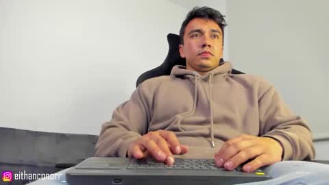 Snapshot of eithanconor1 chatting on 10.19.25 EITHAN CONOR online show from 10.19.25