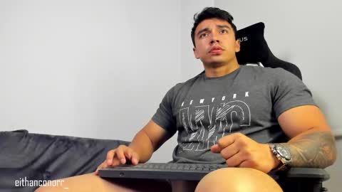 Snapshot of eithanconor1 chatting on 11.01.25 EITHAN CONOR online show from 11.01.25