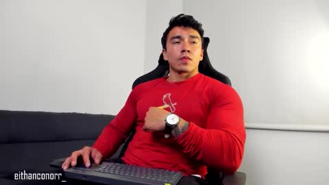 Snapshot of eithanconor1 chatting on 11.08.25 EITHAN CONOR online show from 11.08.25