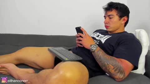 Snapshot of eithanconor1 chatting on 12.01.25 EITHAN CONOR online show from 12.01.25