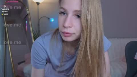 Snapshot of el1s_evans chatting on 05.12.26 please read my bio there is information about private shows and about my personality online show from 05.12.26