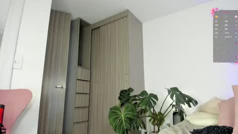 Snapshot of elaana_ chatting on 03.25.26 Anaela online show from 03.25.26