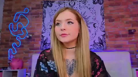 Lina online show from 02.17.25