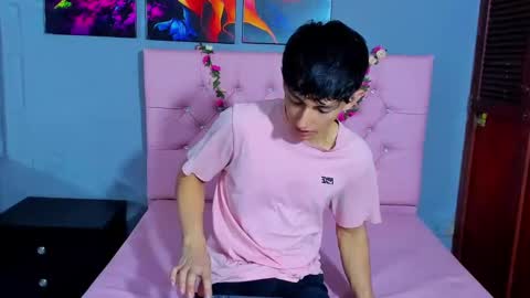 Snapshot of elangiraldo chatting on 11.22.25 Elan Giralon online show from 11.22.25