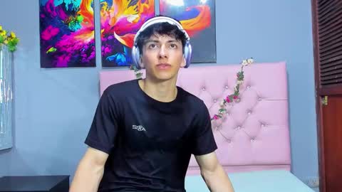 Snapshot of elangiraldo chatting on 11.29.25 Elan Giralon online show from 11.29.25