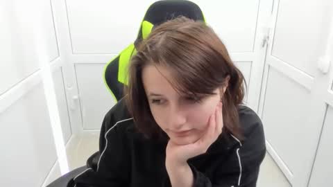 Evie online show from 04.20.26