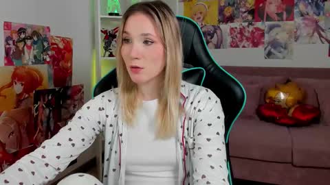 Snapshot of elaravoltage chatting on 03.15.26 elaravoltage online show from 03.15.26