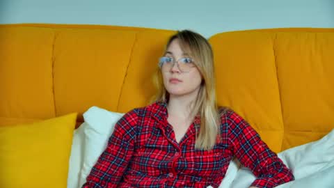 elaravoltage online show from 04.14.26