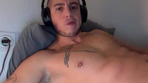 Snapshot of elcarlobukowski1905 chatting on 10.27.25 elcarlobukowski1905 online show from 10.27.25