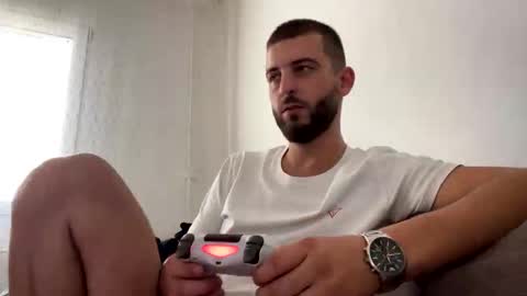 Snapshot of elchapoguzman95 chatting on 11.01.25 elchapoguzman95 online show from 11.01.25