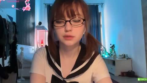 Snapshot of electric_woman chatting on 04.18.26 Aleksa online show from 04.18.26