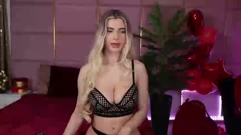 Snapshot of eleineblue chatting on 03.09.25 Eleine online show from 03.09.25