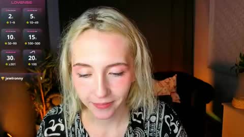 Snapshot of elen__moore chatting on 05.10.26 Elen online show from 05.10.26